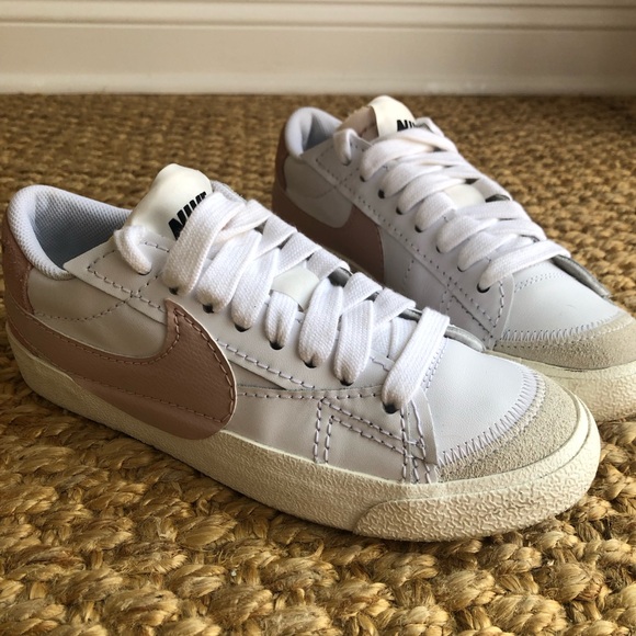 Nike Blazer Low 77 Jumbo "White/Pink/Oxford" Sneaker. Size - Picture 8 of 14